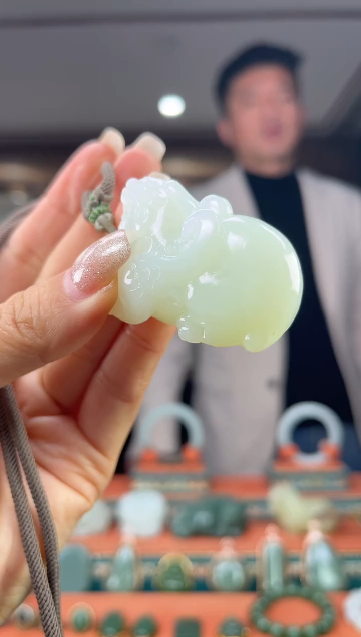 颈饰未镶嵌和田玉佩佩