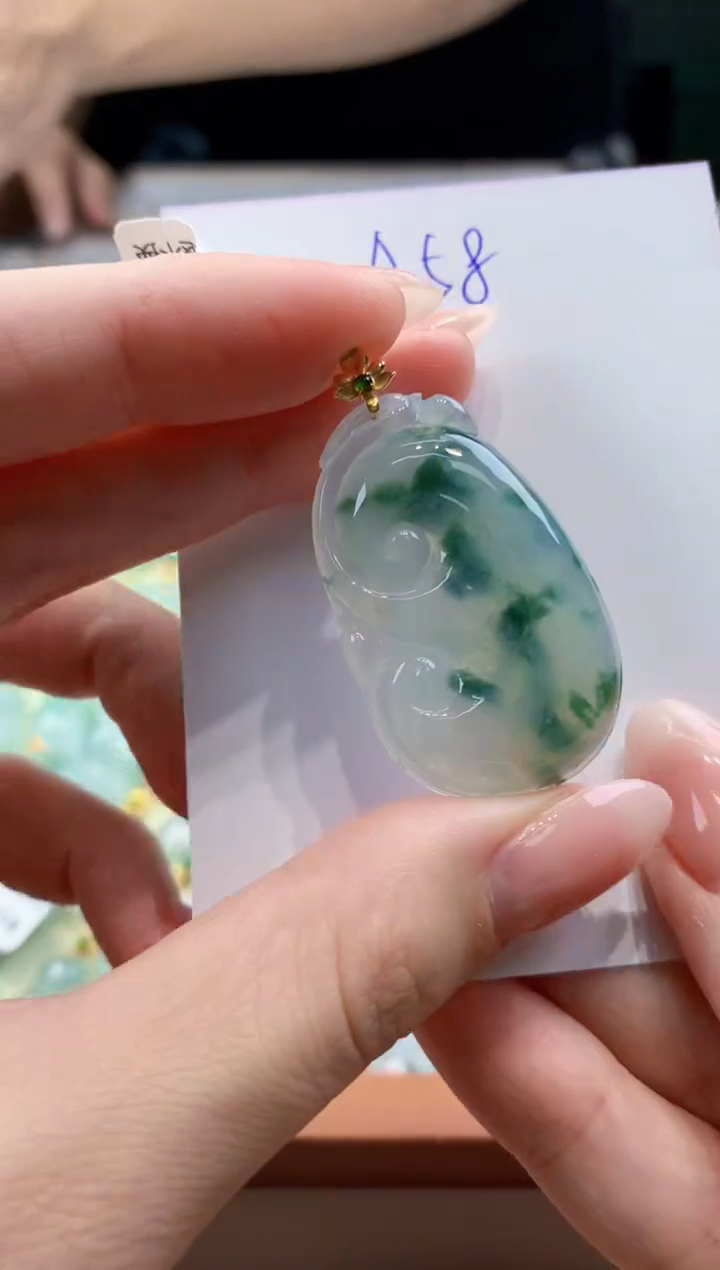 翡翠18K金镶嵌颈饰天然缅甸a货翡翠
