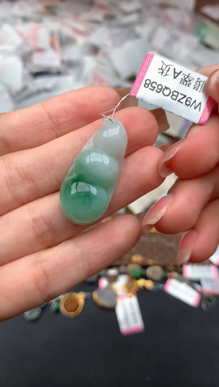 未镶嵌挂件翡翠一