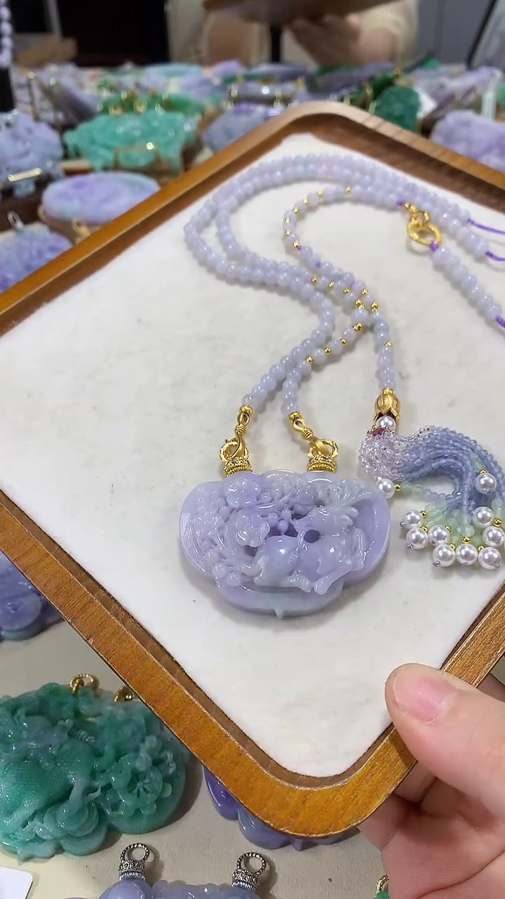 颈饰未镶嵌翡翠吊坠