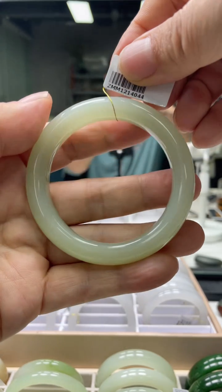 【闪购商品】和田玉手镯未镶嵌编码4044 圈口55-56