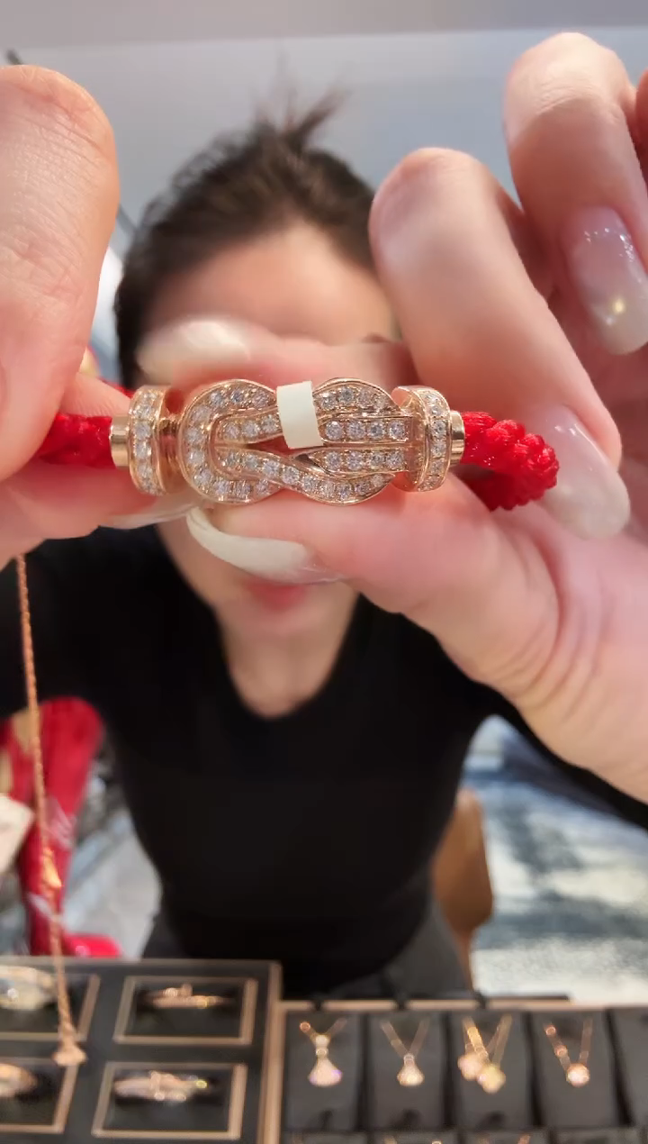 18K金镶嵌手链钻石大号8字扣手绳