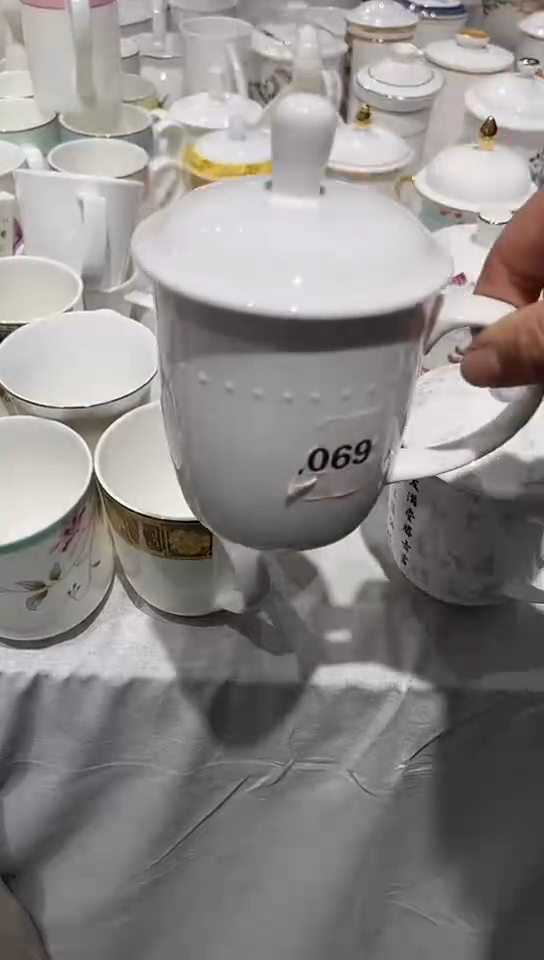 瓷白瓷盖杯隆达骨质瓷