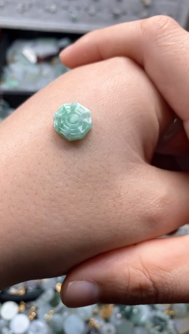 【闪购商品】翡翠颈饰未镶嵌哥哥