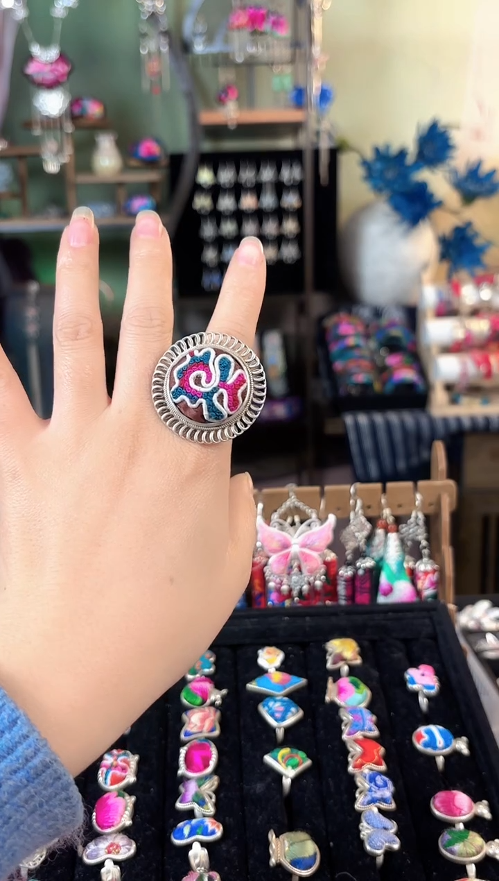 彩云南阁非遗老绣苗银饰品657