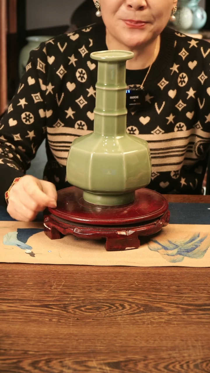 【闪购商品】青瓷 豆青釉 八方 盘口瓶