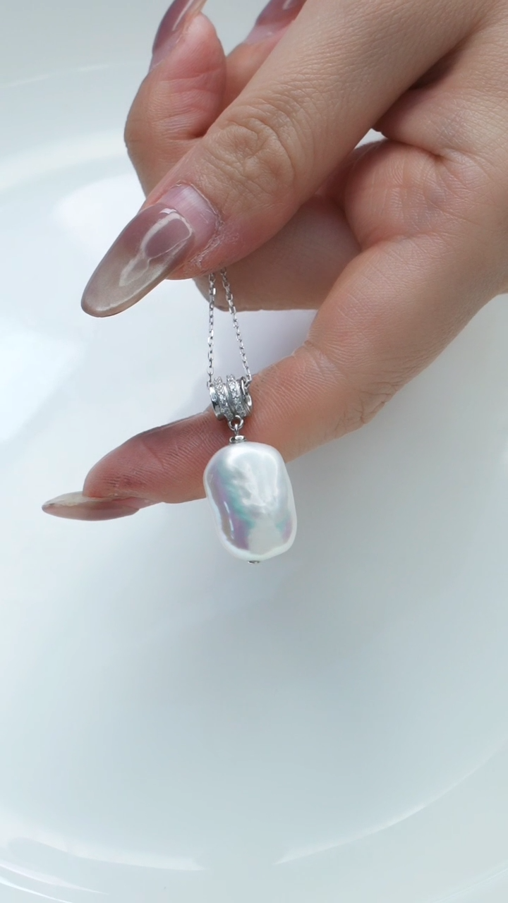 【闪购商品】淡水珍珠吊坠(赠链)银S925镶嵌淡水珍珠无事牌吊坠