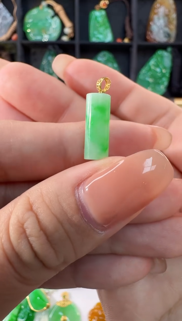 颈饰18K金镶嵌翡翠缅甸A货翡翠