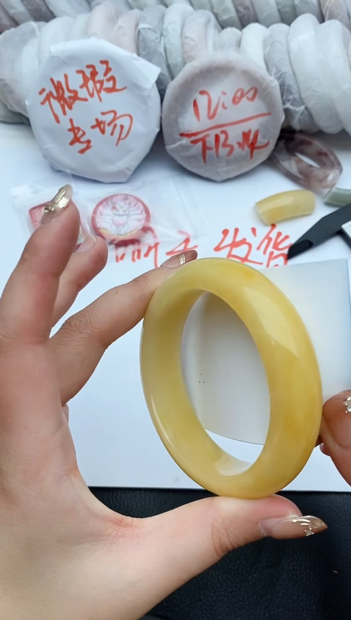 【闪购商品】石英质玉手镯未镶嵌C277+58/59