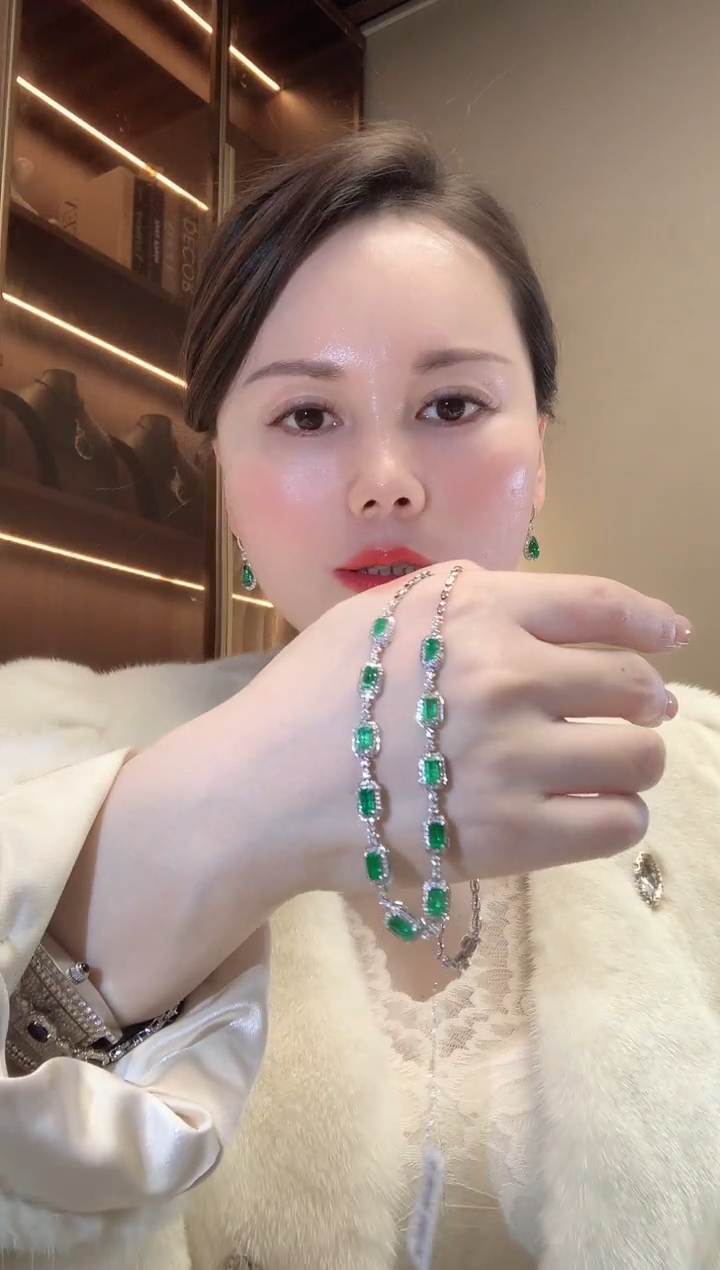 【闪购商品】祖母绿套链18K金镶嵌F177 