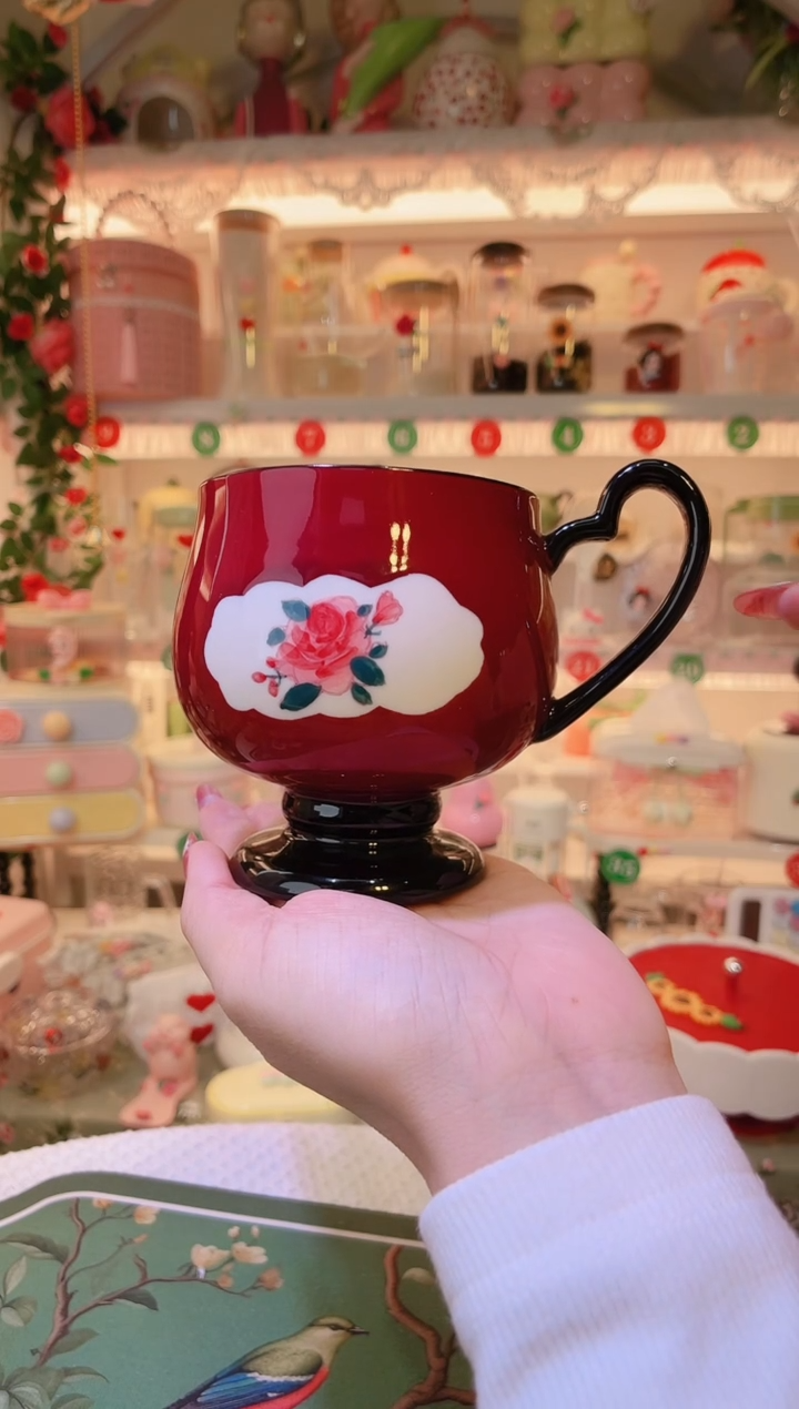 复古高脚杯红色——小家焕新必备！