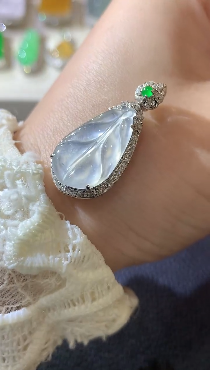 【闪购商品】翡翠吊坠(不含链)18K金镶嵌C73