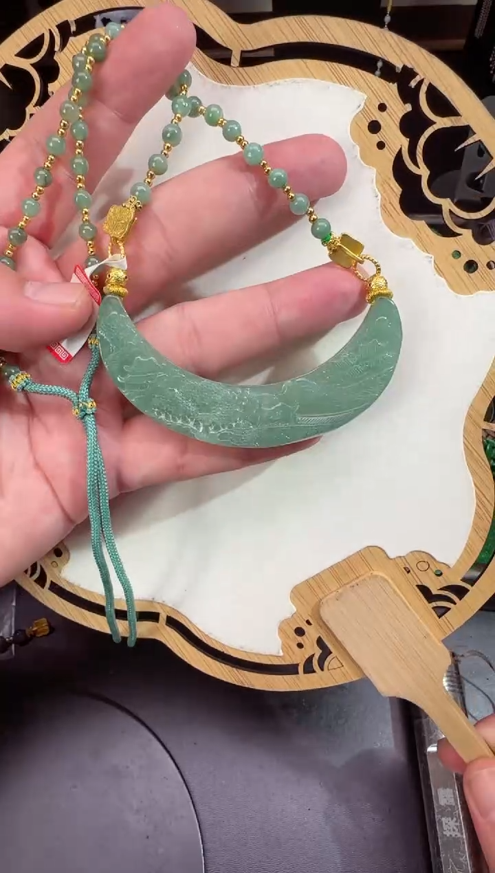 【闪购商品】翡翠颈饰未镶嵌牌子