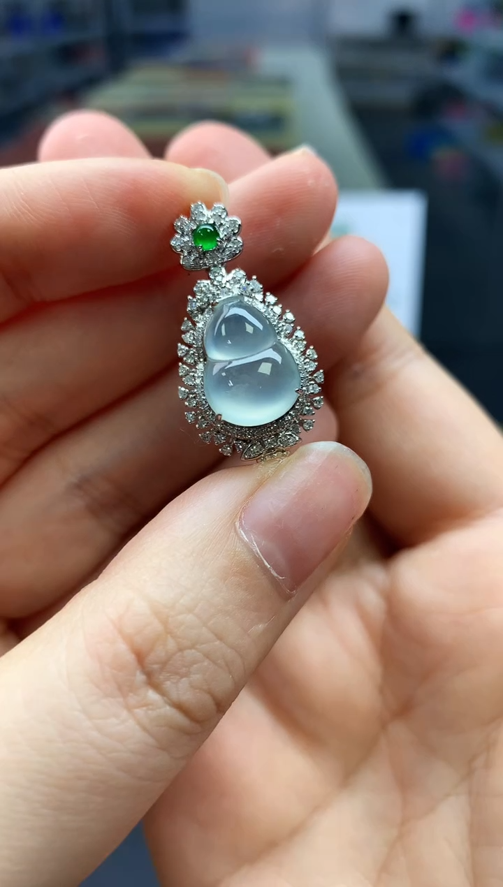【闪购商品】翡翠吊坠(不含链)18K金镶嵌翡翠葫芦6000+660
