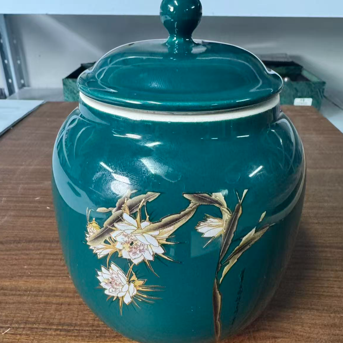 墨绿色昙花茶叶罐 G114