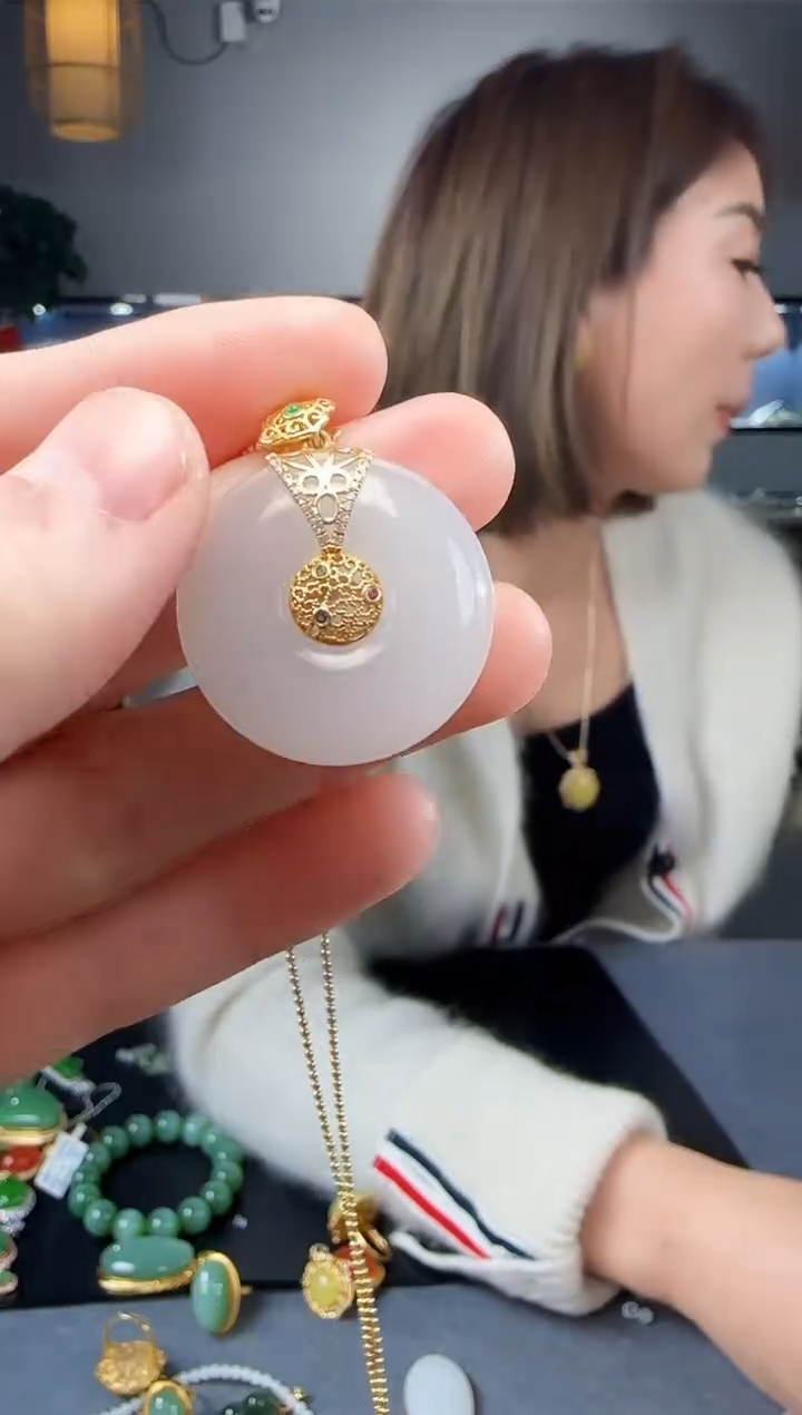 【闪购商品】和田玉吊坠(不含链)18K金镶嵌1