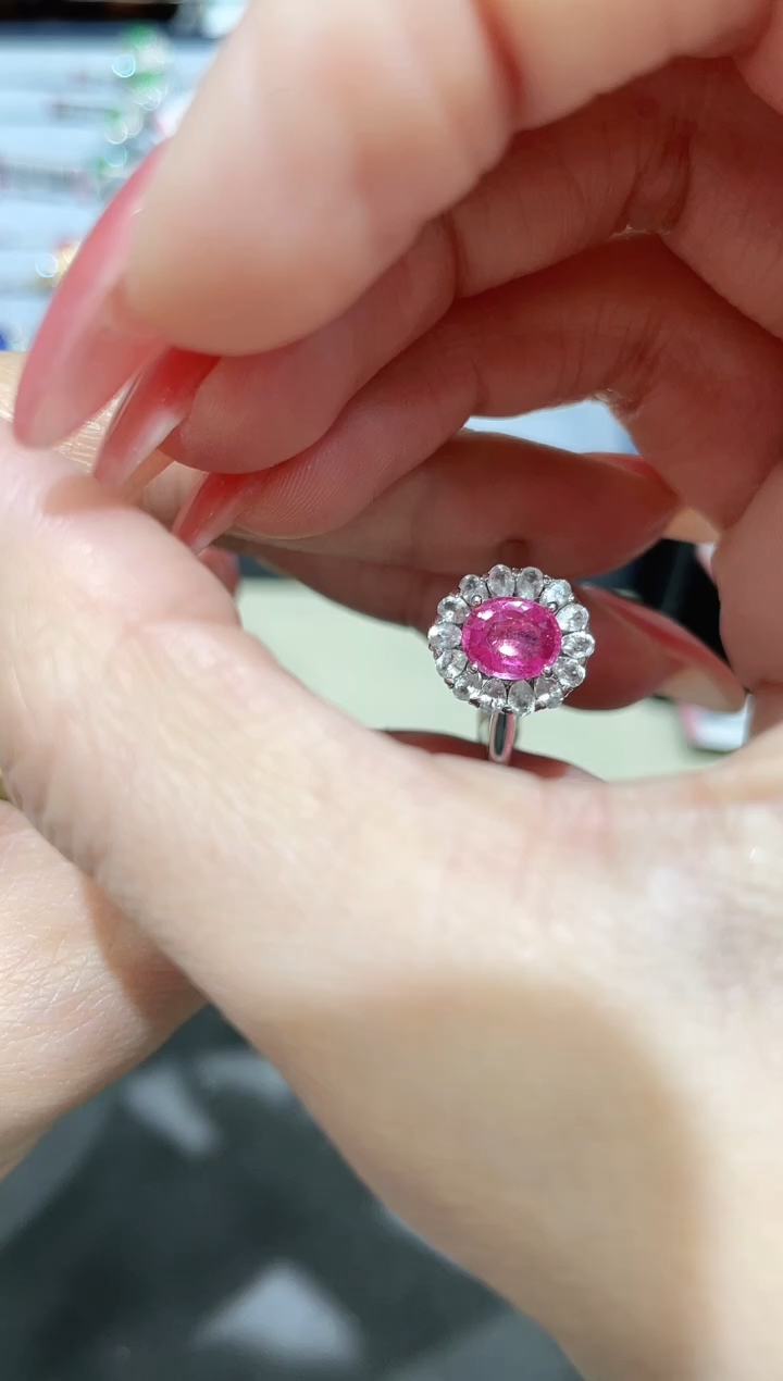 彩色蓝宝石戒指18K金镶嵌戒指