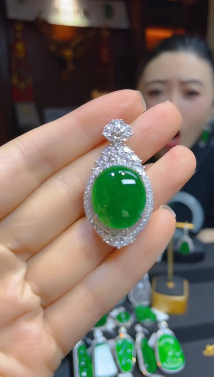 【闪购商品】翡翠颈饰银S925镶嵌118480天然A货翡翠蛋面