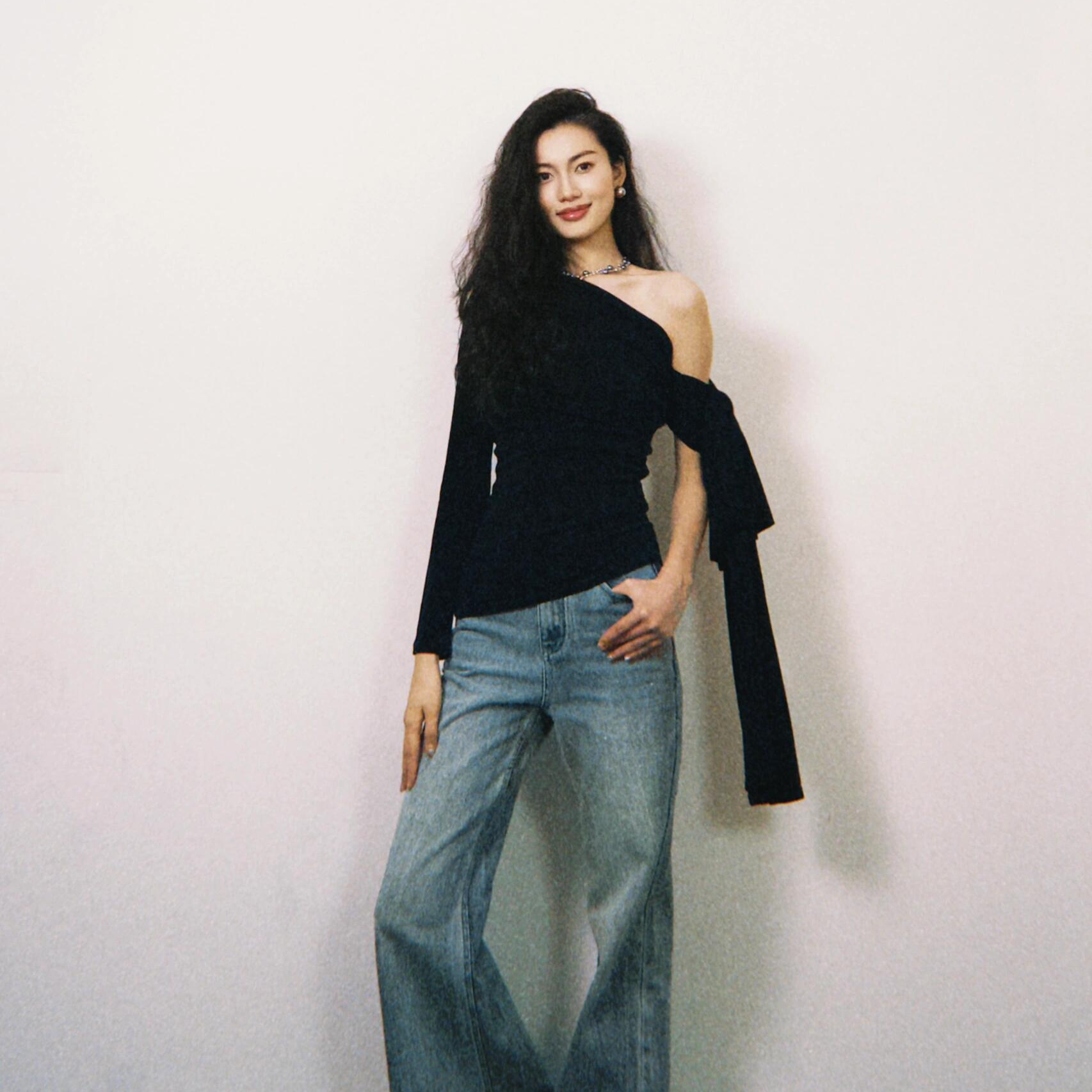 2025早春穿搭洋气衣服女新款气质露肩长袖T恤女复古时尚显瘦上衣