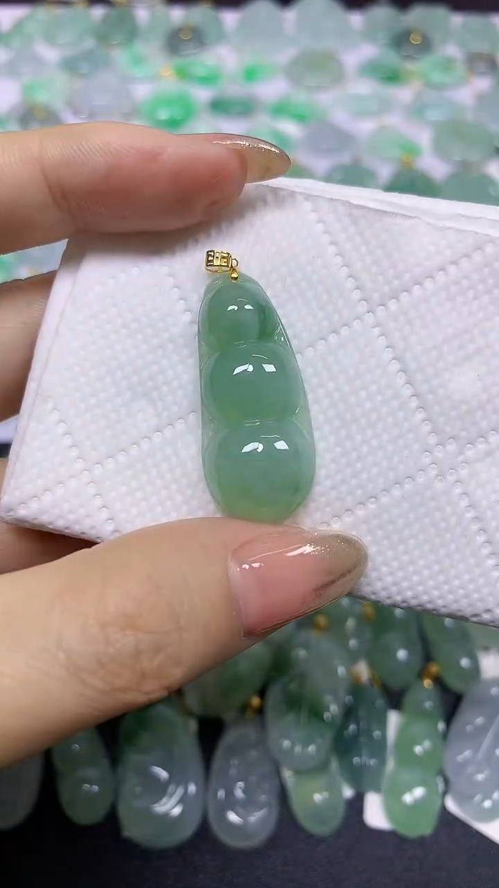 颈饰18K金镶嵌翡翠天然翡翠A货