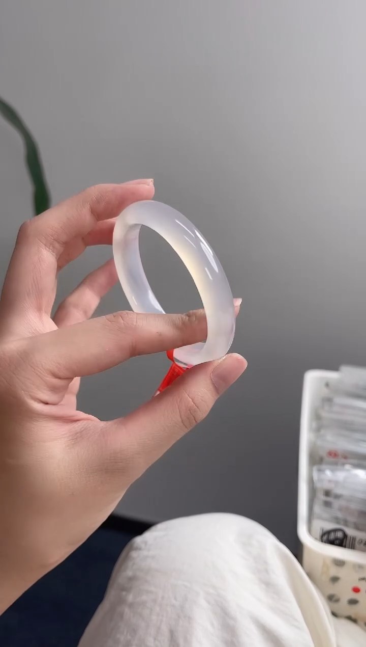 玛瑙/玉髓手镯未镶嵌54圈