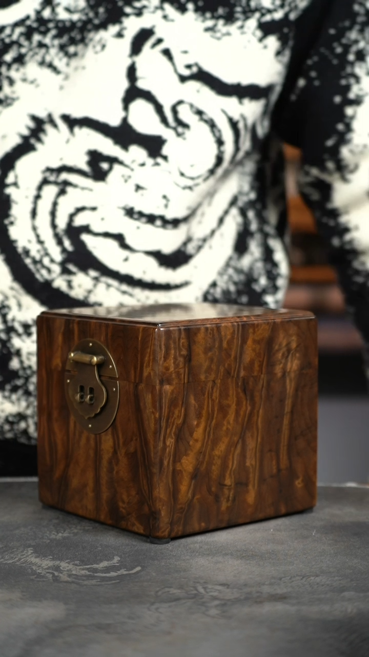 【闪购商品】金丝楠木雕649号阴沉满水波纹一木一器精品首饰盒