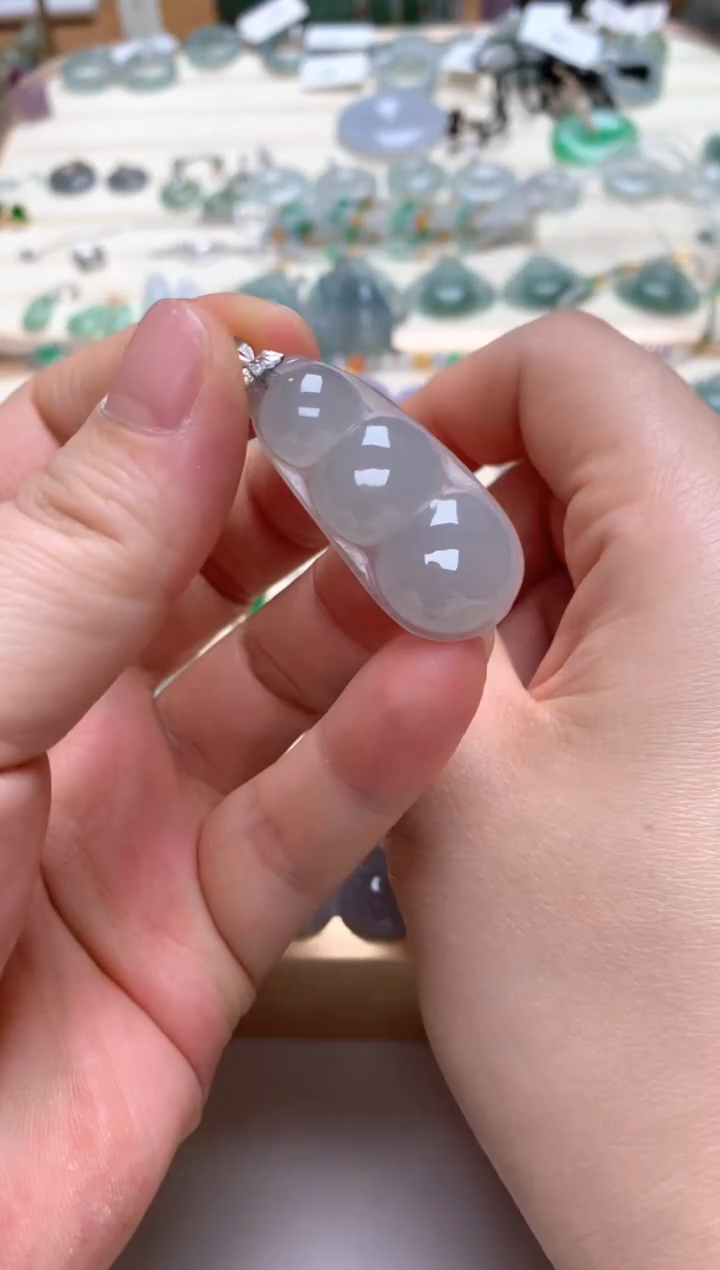 颈饰银S925镶嵌翡翠豆子