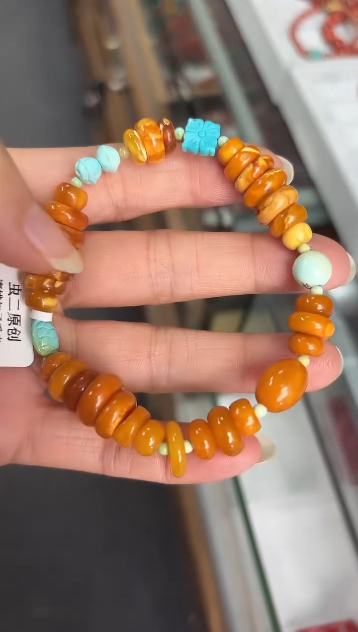 琥珀颈饰未镶嵌发一件