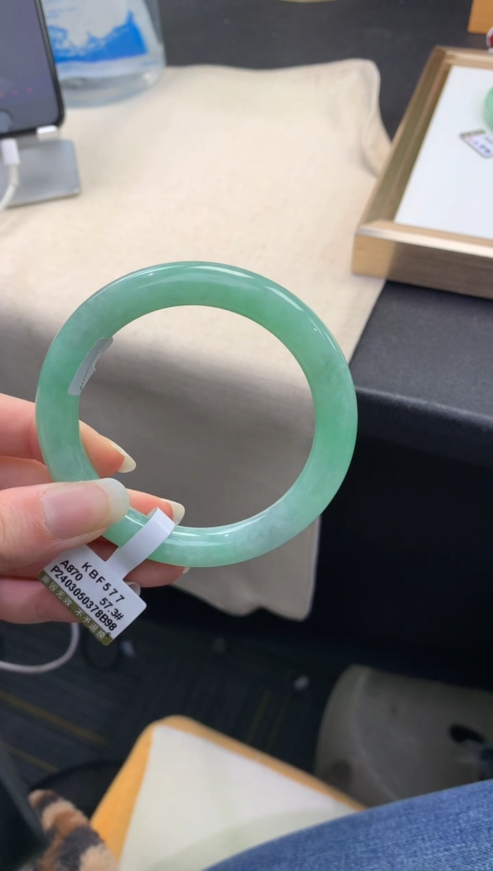 【闪购商品】翡翠手镯未镶嵌             