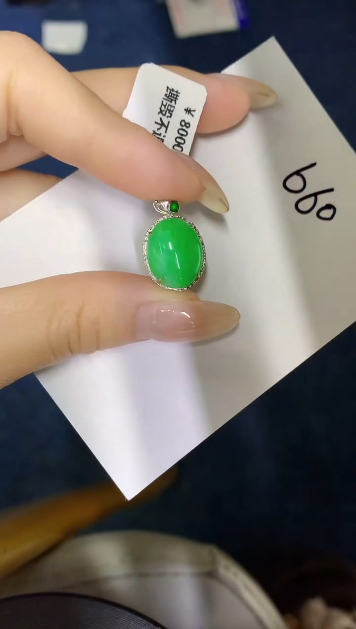 翡翠18K金镶嵌颈饰缅甸天然翡翠A货
