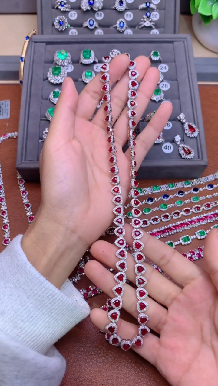 【闪购商品】红宝石套链18K金镶嵌23.75CT