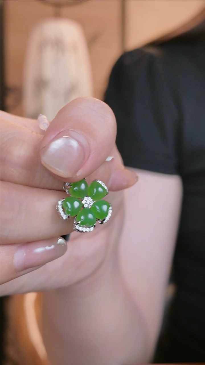 吊坠(赠链)银S925镶嵌和田玉小绿花