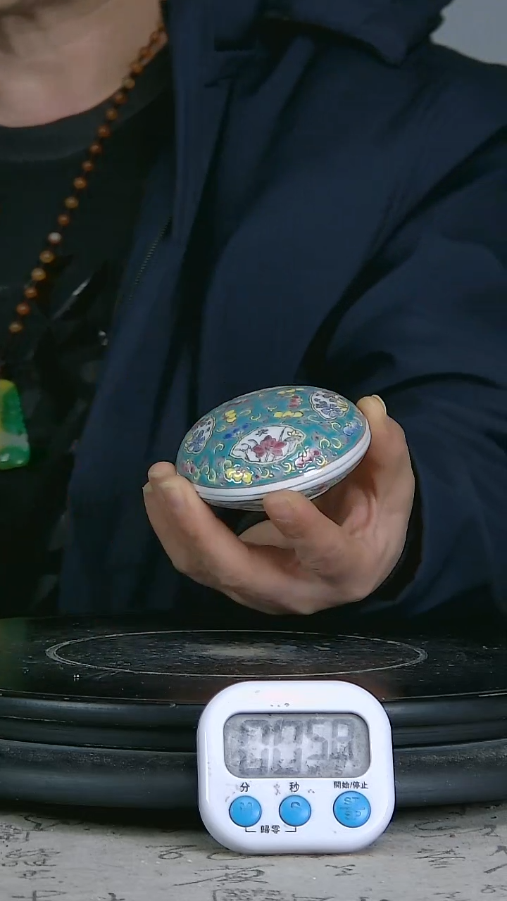 陶懿*珐琅彩精绘花卉图盒