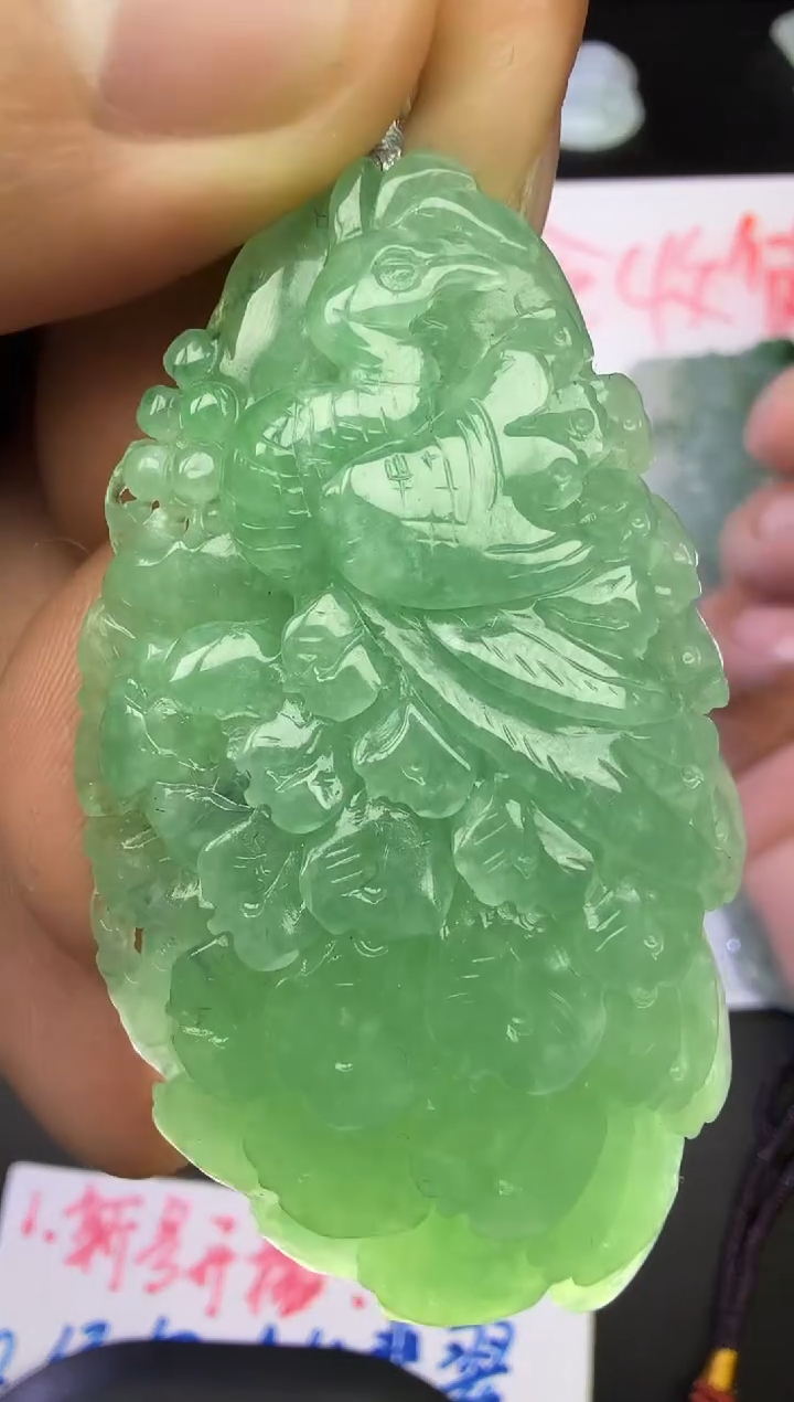 【闪购商品】翡翠颈饰未镶嵌孔雀