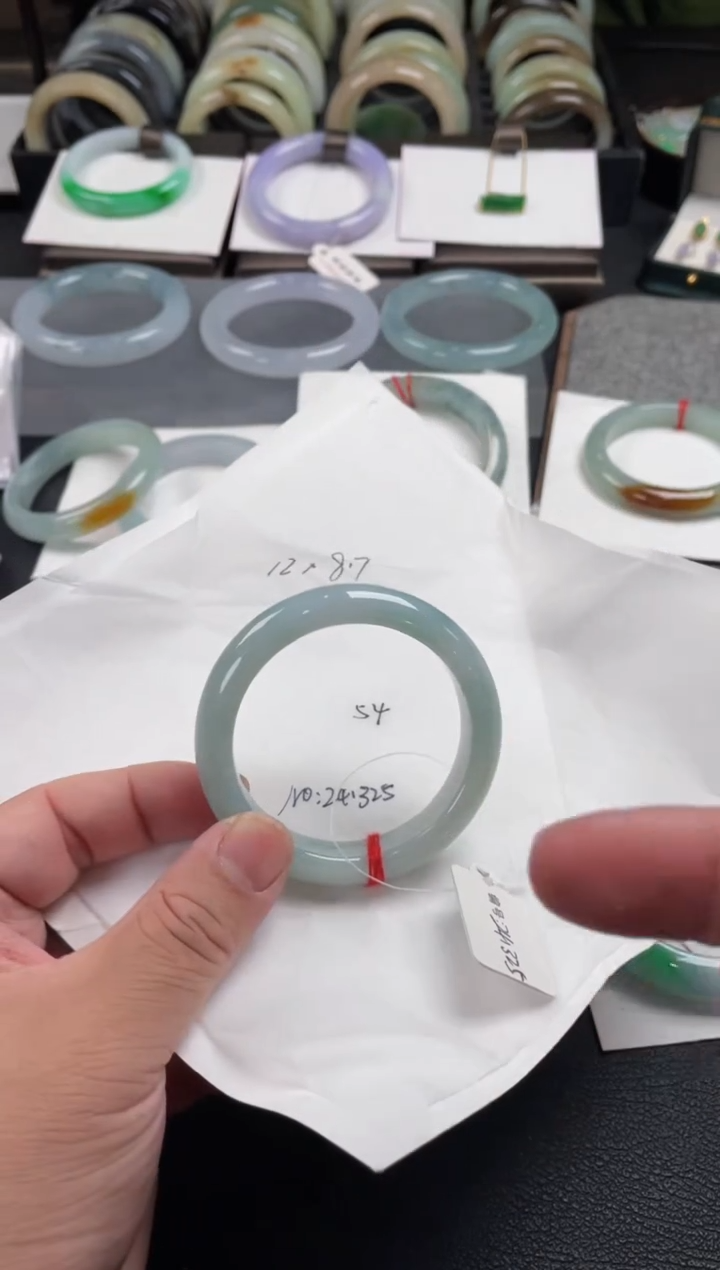 【闪购商品】翡翠手镯未镶嵌54圈口