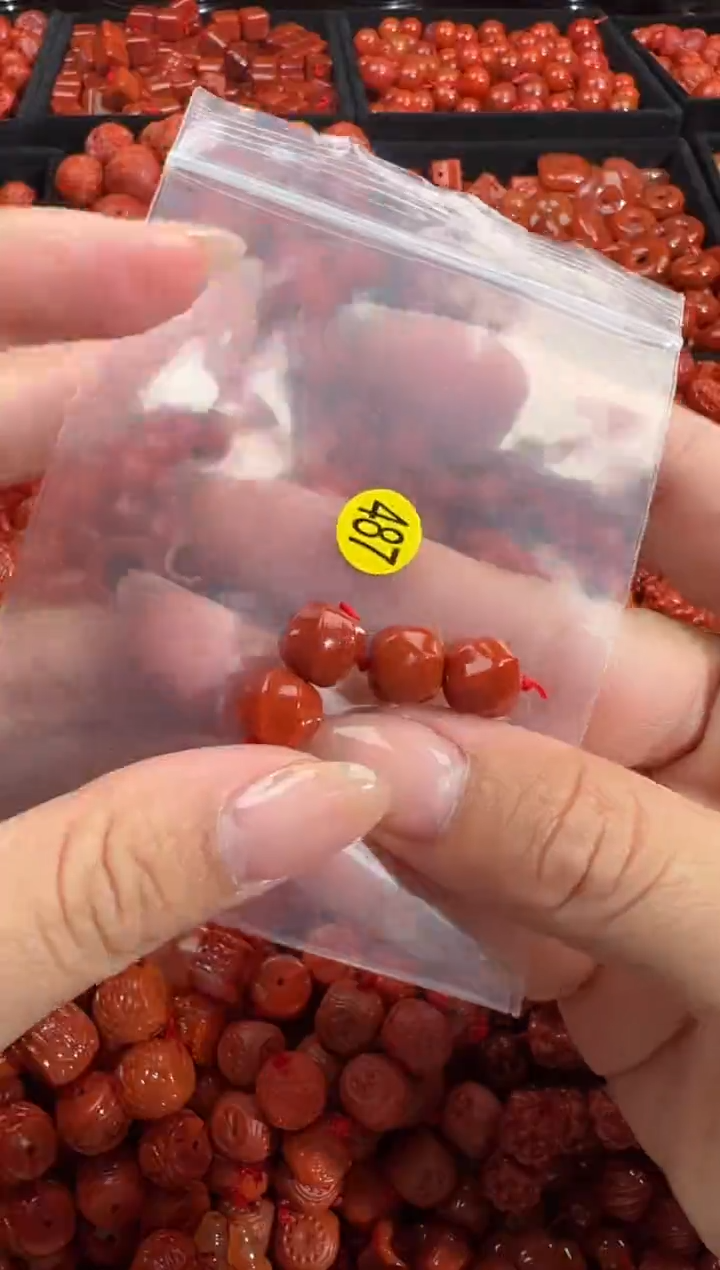 南红玛瑙未镶嵌颈饰1