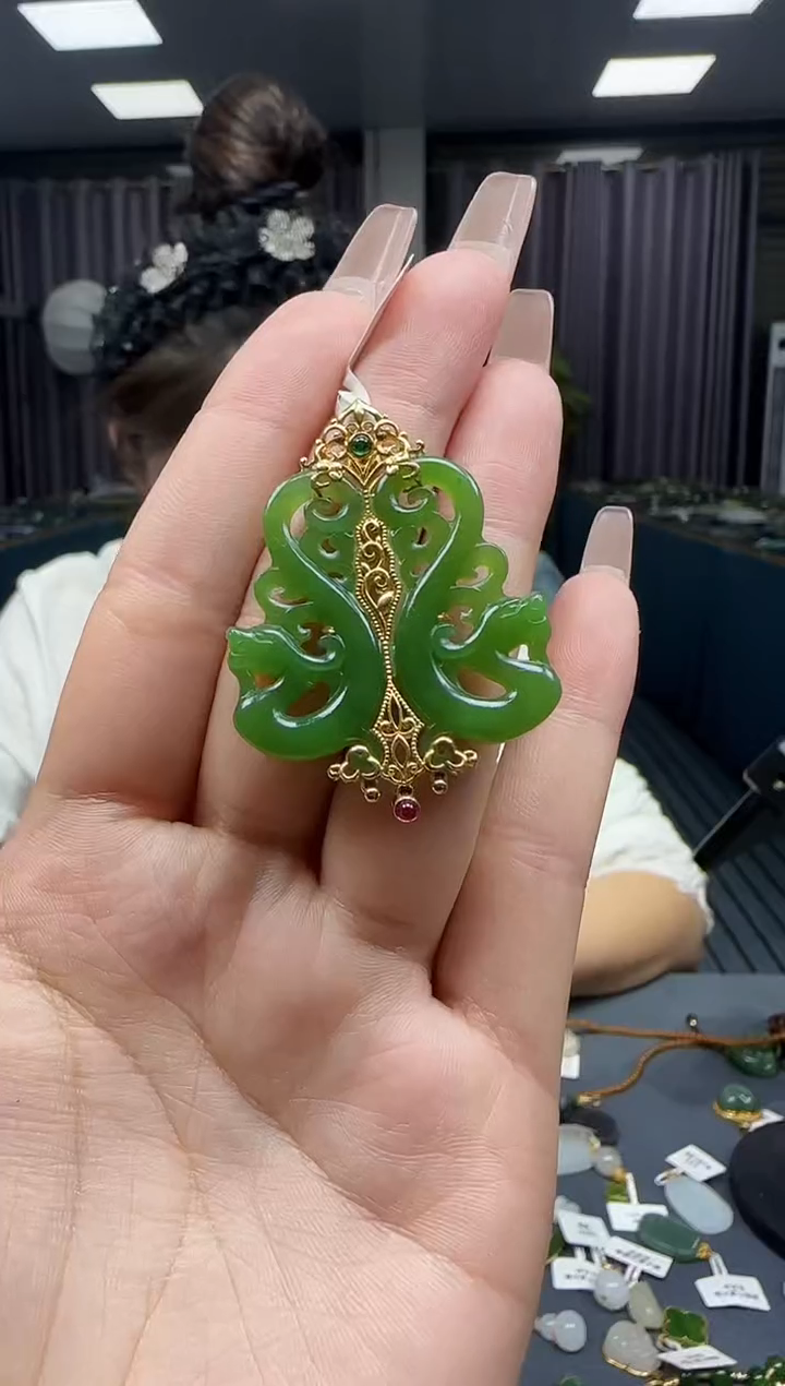 【闪购商品】和田玉挂件18K金镶嵌1