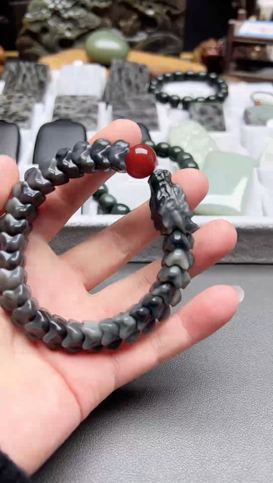 未镶嵌手链和田玉武*青花龙骨手串