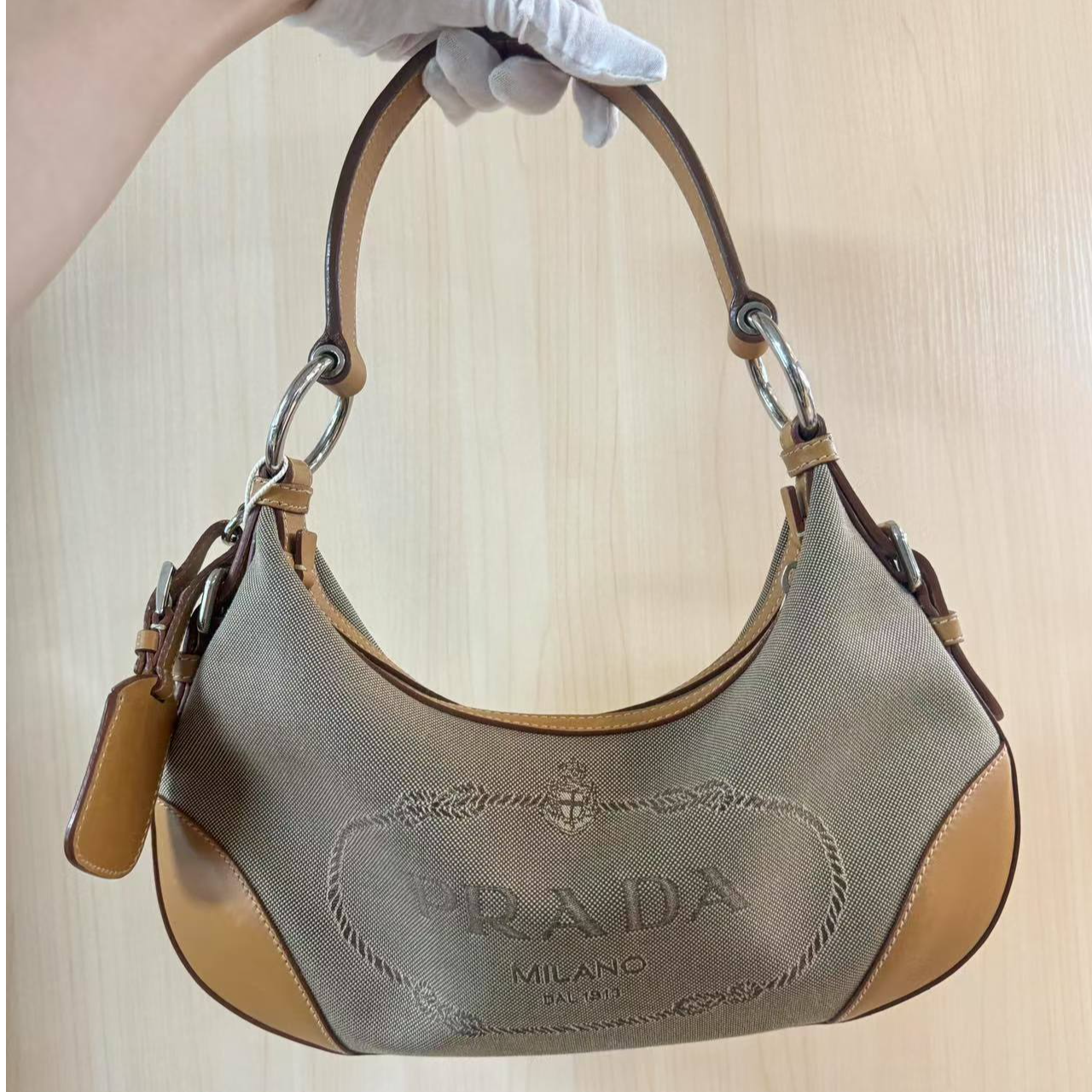 95新 Prada/普拉达 卡其色小号单肩斜跨包/H02368