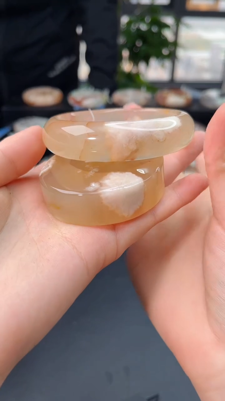 【闪购商品】石英质玉手镯未镶嵌赠送镯心（圈口56