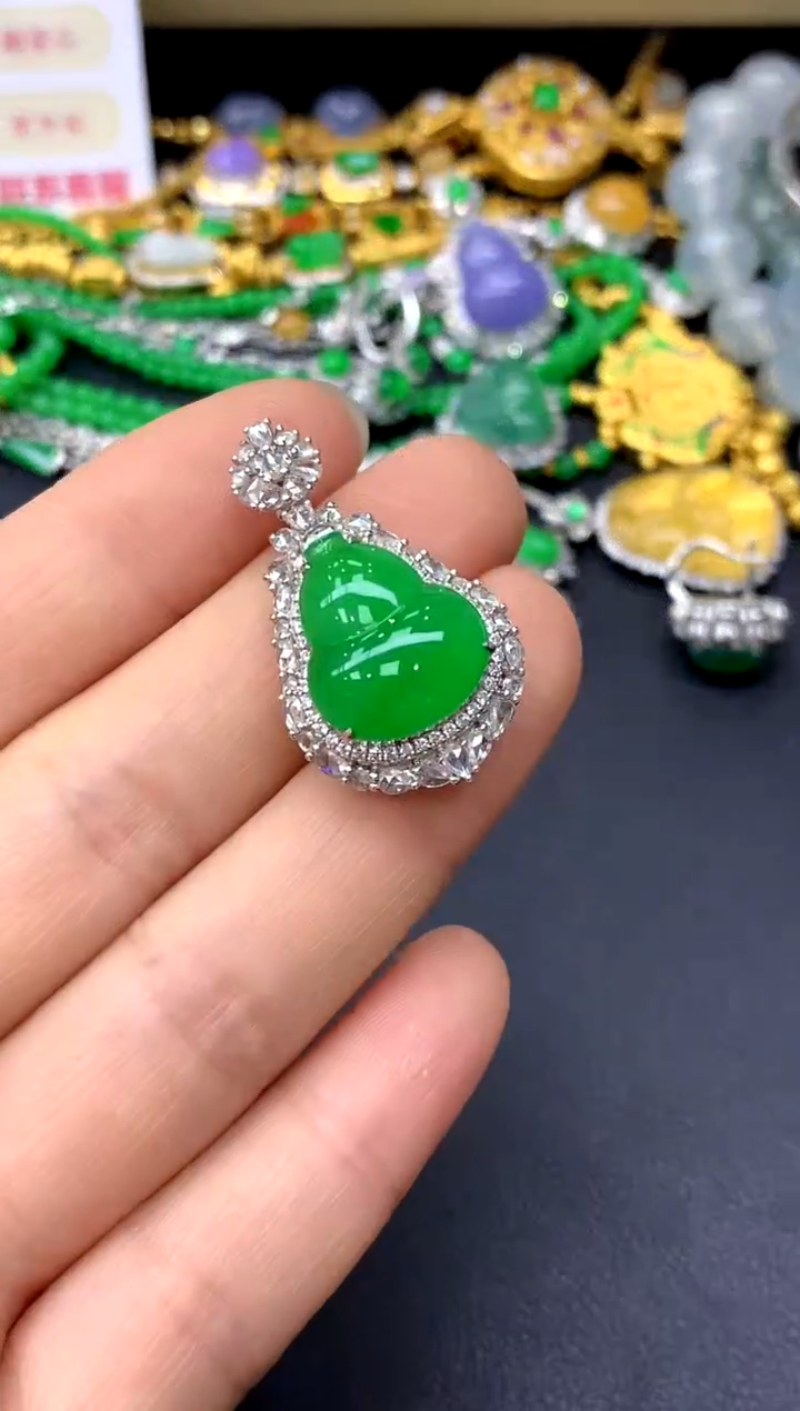 颈饰18K金镶嵌翡翠呼**～433分单30000-总价59180