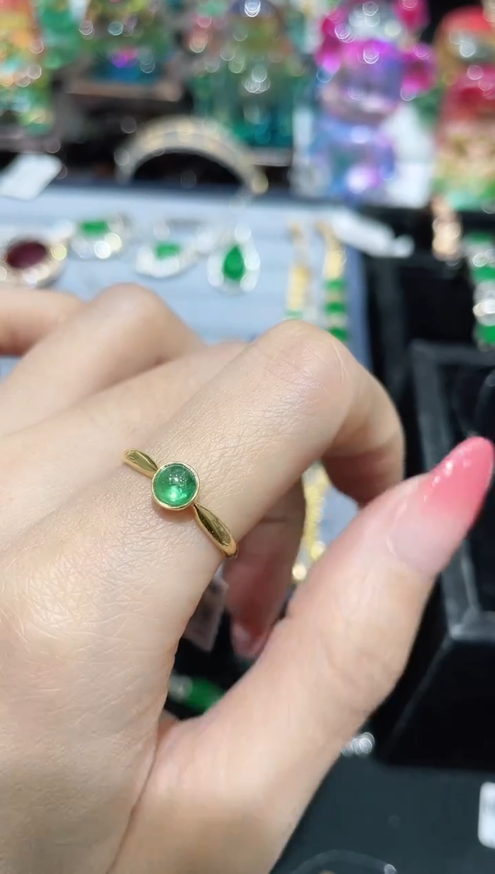18K金镶嵌戒指祖母绿戒指