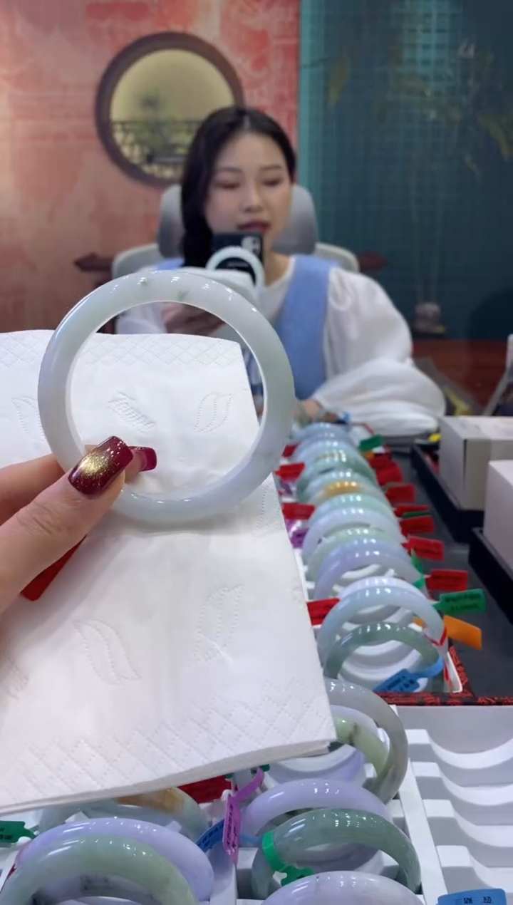 【闪购商品】翡翠手镯未镶嵌多人057