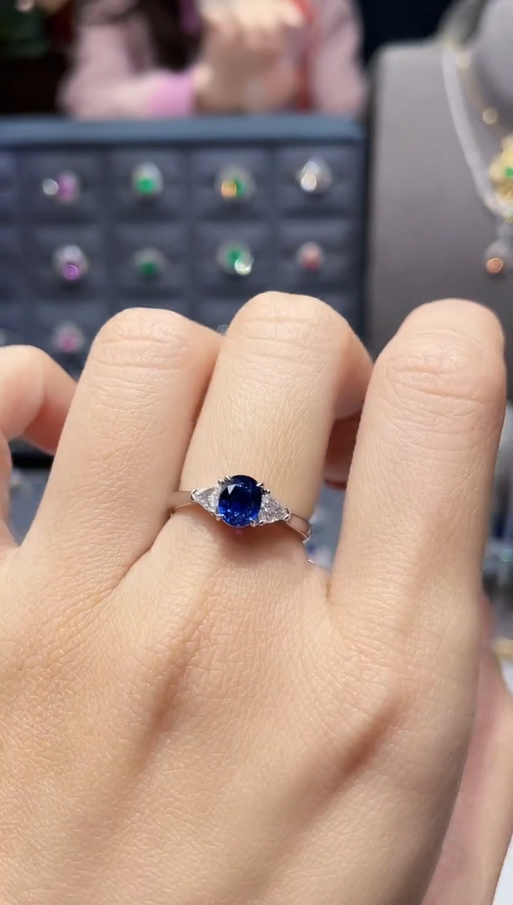 【闪购商品】蓝宝石戒指铂Pt950镶嵌1.05克拉/皇家蓝