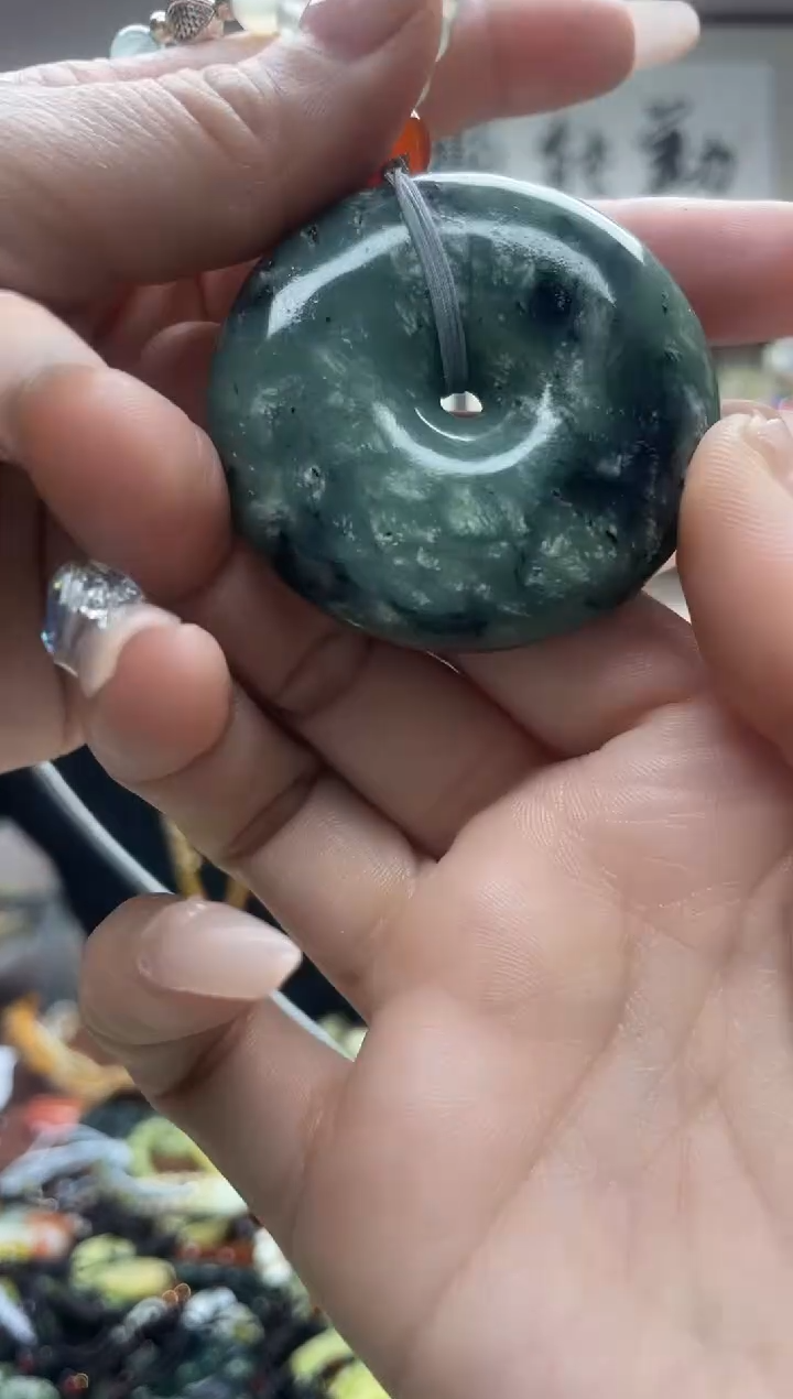 未镶嵌岫玉吊坠·