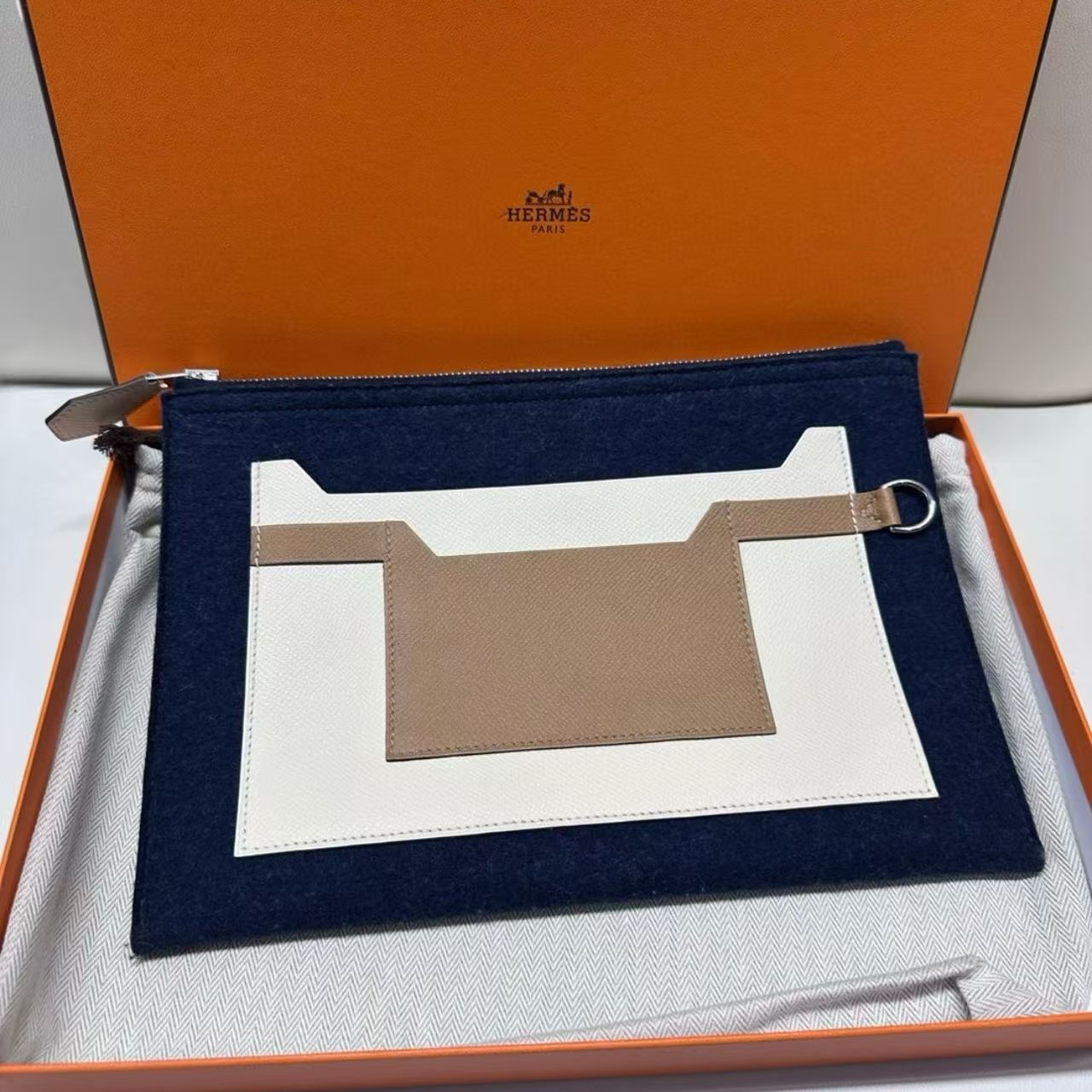 未使用 Hermes/爱马仕 爱马仕羊毛毡手拿包/A73
