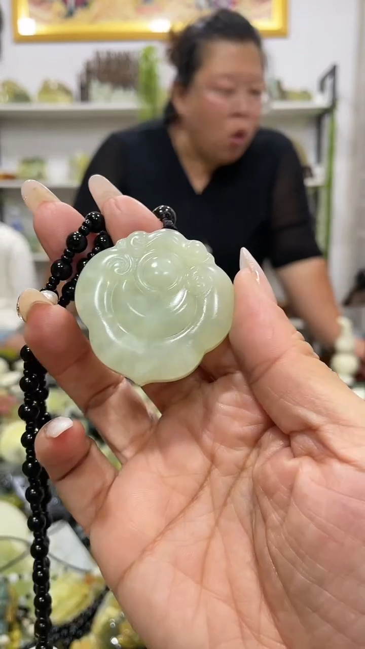 岫玉未镶嵌吊坠             