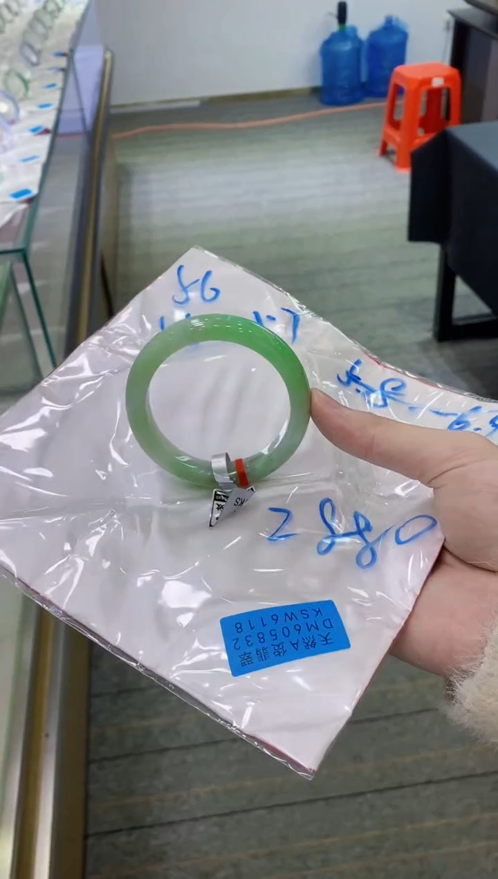 【闪购商品】翡翠手镯未镶嵌             
