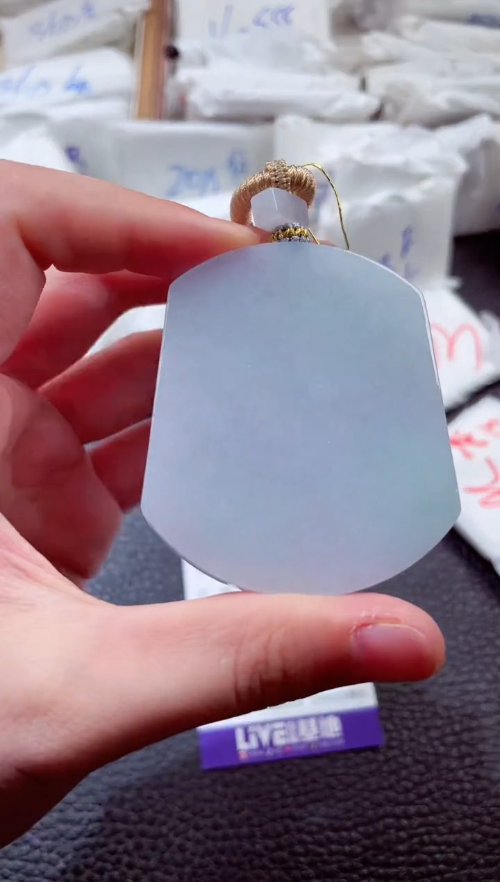 翡翠未镶嵌颈饰00003437