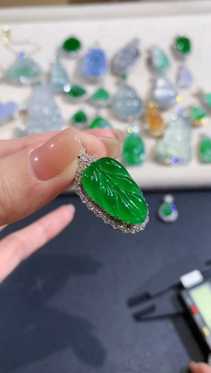 【闪购商品】翡翠吊坠(不含链)18K金镶嵌现货现发25800